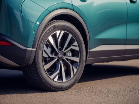 Les meilleurs pneus pour véhicules hybrides : comment concilier performance, durabilité et écologie